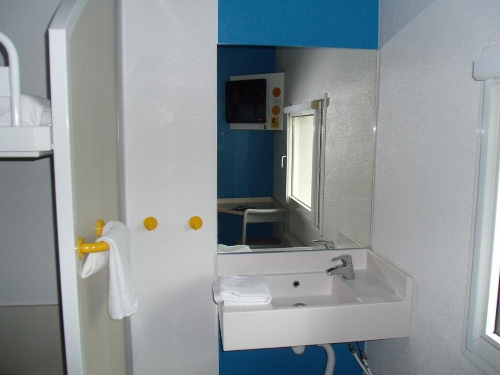 hotelF1 Tours Nord Notre-Dame-d'Oe Kamer foto